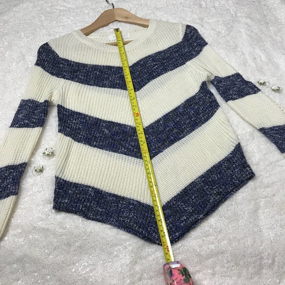 Korean Merci-U Sweater With Chevron Stripe Design - Picture 5 of 7